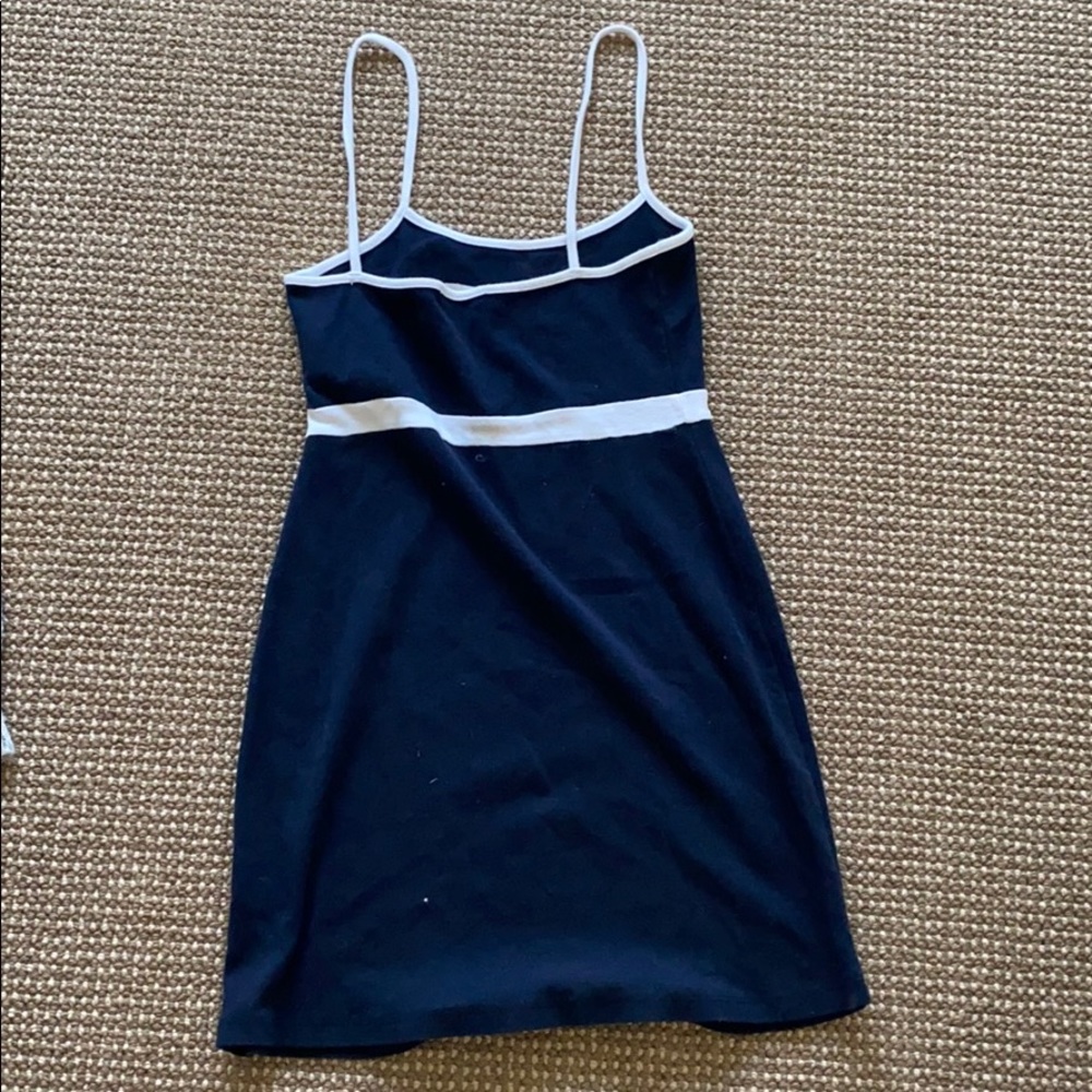 A dress - Picture 2 of 2